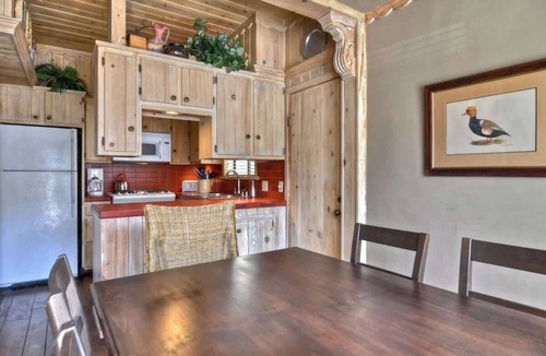 Balboa Island House | Affordable Quaint Cottage Balboa Island: 201 Ruby