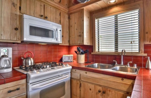 Balboa Island House | Affordable Quaint Cottage Balboa Island: 201 Ruby