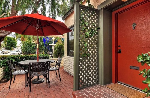 Balboa Island House | Affordable Quaint Cottage Balboa Island: 201 Ruby
