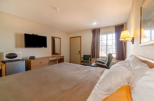 Texhoma Hotel | Affordable Room w/King Bed Near Dining Texhoma Dining Spots