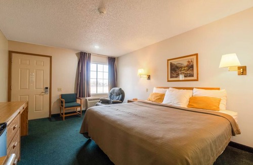 Texhoma Hotel | Affordable Room w/King Bed Near Dining Texhoma Dining Spots
