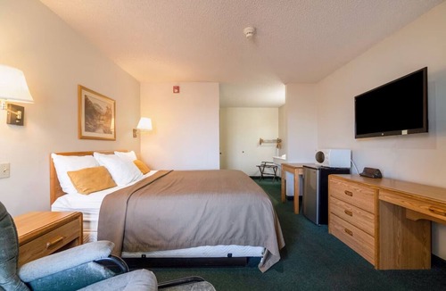 Texhoma Hotel | Affordable Room w/King Bed Near Dining Texhoma Dining Spots