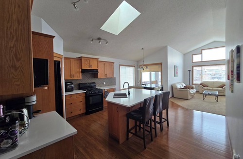 Cranston Villa | Affordable spacious main-floor waterfront villa