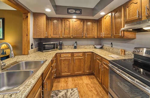 Pittman Center Condo | Affordable stay with gorgeous views!