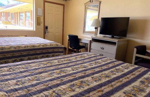 Seminole Hotel | Affordable Stopover by New Mexico Hwy 62, w/Free Parking!
