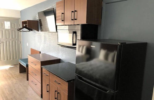 Arena District Hotel | Affordable Studio w/Kitchenette Near The Alamo – Ideal for Explorers w/Parking