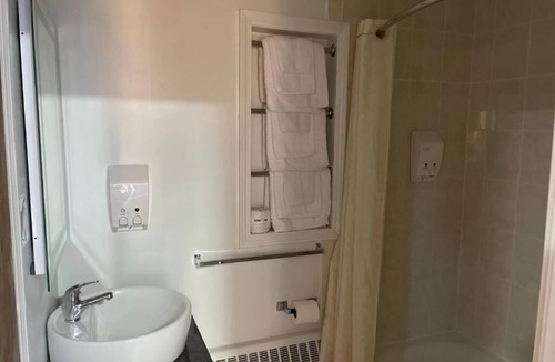 North Tonawanda Hotel | Affordable Suite for Family in Scottish Inns, Minutes from Niagara Falls Park
