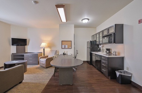 South Tulsa Hotel | Affordable Suites of America Tulsa
