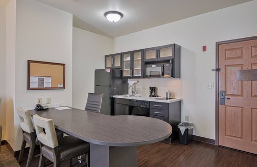 South Tulsa Hotel | Affordable Suites of America Tulsa