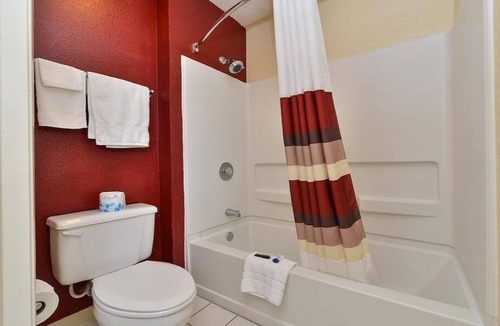 Allison Hotel | Affordable Unit for Budget Travelers Near Rex Museum - Free Parking
