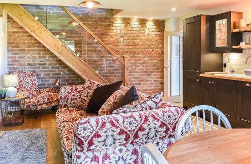 Talybont House | Afonig Loyw