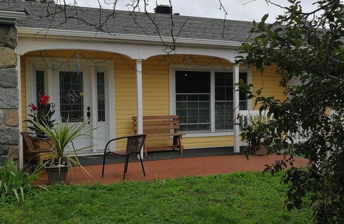 Cowansville House | Afordable summer charming Cottage , fits 5 per, beautiful surrounding .