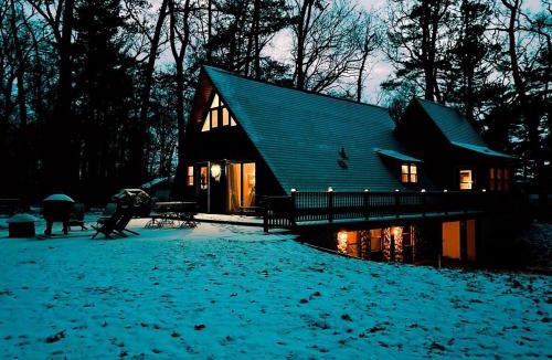 Sturgis House | Aframe Lake Hottub, shared pet friendly low fee