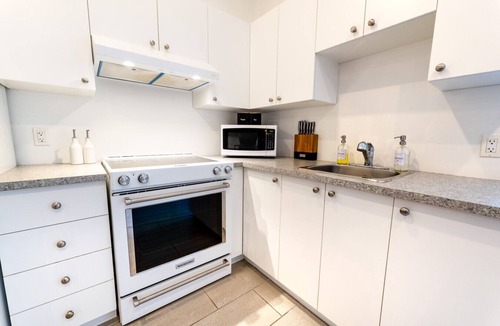 Milton Park Apartment | Africa/2Bdr/Plateau/St-Laurent/SelfCheck-In/AC/TV