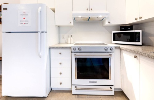 Milton Park Apartment | Africa/2Bdr/Plateau/St-Laurent/SelfCheck-In/AC/TV