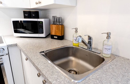 Milton Park Apartment | Africa/2Bdr/Plateau/St-Laurent/SelfCheck-In/AC/TV