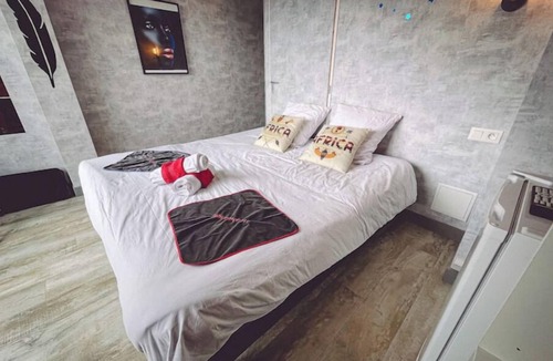 Epinal Bed & Breakfast | Africa station, panoramic view of Epinal, castle.