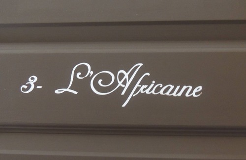 Larouche Bed & Breakfast | African Room