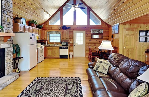 Sevierville Villa | African Safari by Jackson Mountain Rentals