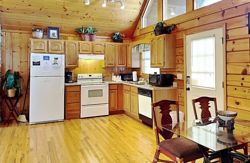 Sevierville Villa | African Safari by Jackson Mountain Rentals