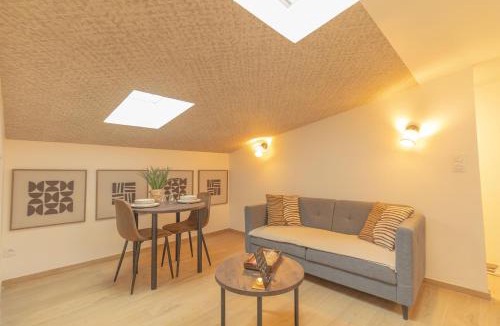 Saint-Jean-de-la-Ruelle Apartment | Afro Ethnic - Suite & Spa, Nouveau, Atypique