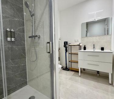 Bourgoin-Jallieu Apartment | Afrodite, Proche centre, Wifi