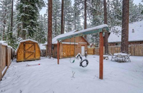 Tahoe Vista House | Agate Bay 3BDR, Walking Distance to the Beach!