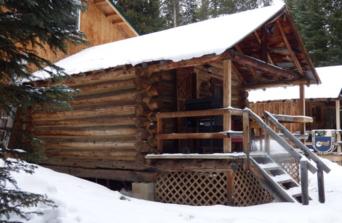 Cooke City-Silver Gate Cabin | Agate's Cabin - A Wolf Crossing Cabin next to Yellowstone National Park