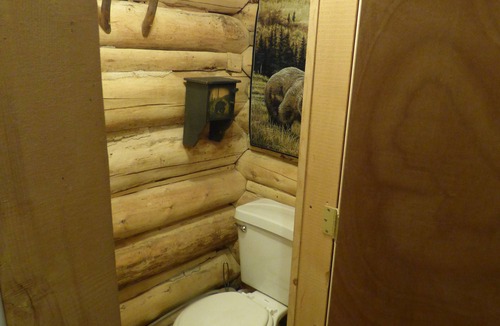 Cooke City-Silver Gate Cabin | Agate's Cabin - A Wolf Crossing Cabin next to Yellowstone National Park