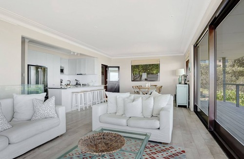 Newport House | Agave by the Beach - Beach Stays