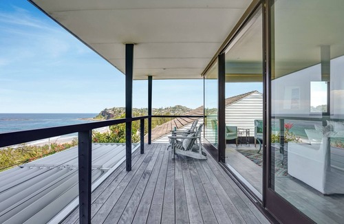 Newport House | Agave by the Beach - Beach Stays