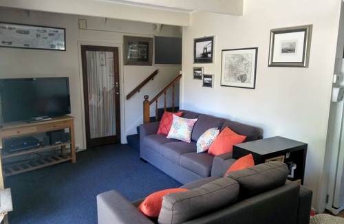 Bright House | Ageri Holiday House Bright