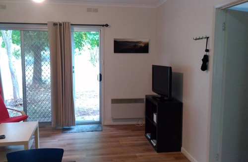 Bright Apartment | Ageri Pet Friendly Holiday Unit