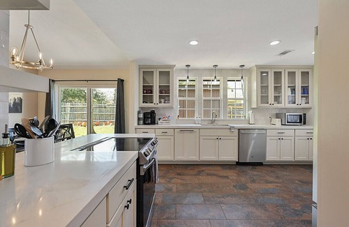 Holleman - Dobrovolny House | Aggie Fan Cave - Minutes to Kyle Field+BigBackyard