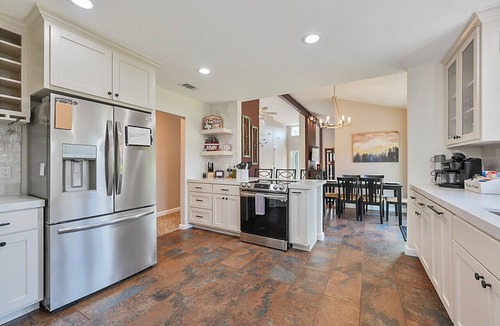 Holleman - Dobrovolny House | Aggie Fan Cave - Minutes to Kyle Field+BigBackyard