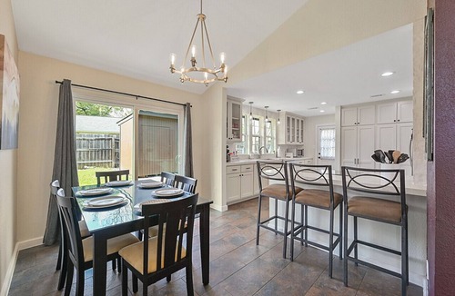Holleman - Dobrovolny House | Aggie Fan Cave - Minutes to Kyle Field+BigBackyard
