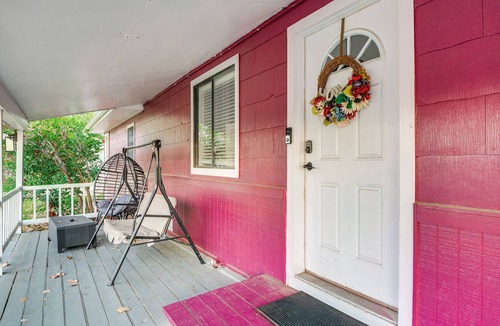 North Garden Acres Cottage | Aggie Game Day Retreat ~ 1 Mi to Texas A & M!