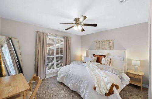 College Station House | Aggie Game Day Walk to A&M - Kings - Outdoor
