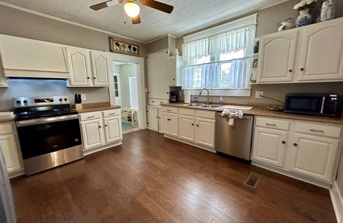 Jonesboro House | Aggie House near ASU
