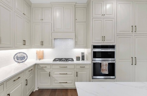 College Park House | Aggie Park, new, custom 4 Bed 4.5 Ba, 8 min park lined walk to Kyle Field