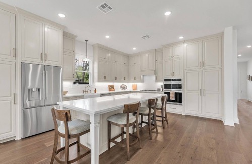 College Park House | Aggie Park, new, custom 4 Bed 4.5 Ba, 8 min park lined walk to Kyle Field