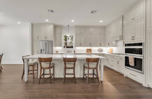 College Park House | Aggie Park, new, custom 4 Bed 4.5 Ba, 8 min park lined walk to Kyle Field