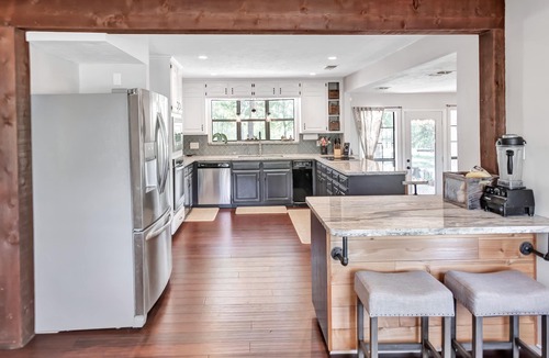 Quail Run Estates House | Aggie Retreat - 3.5 miles to Kyle Field