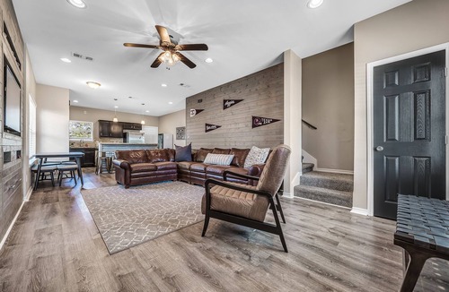 West Park House | Aggieland 5 bedroom house steps from TAMU campus and Kyle Field.