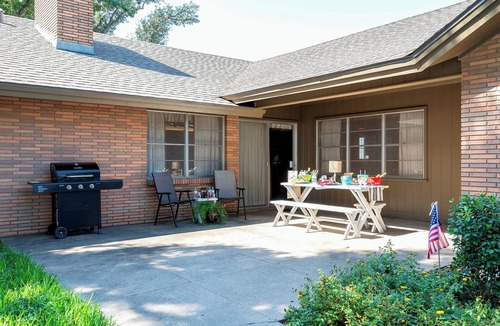 Bryan House | Aggieland Country Guesthouse