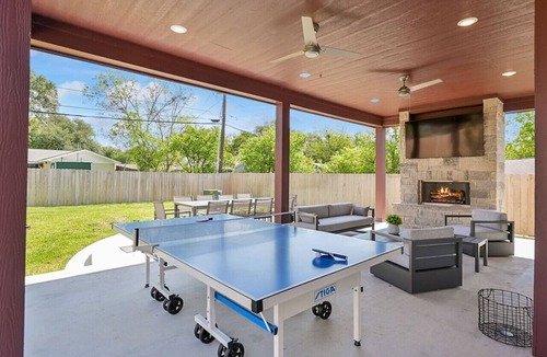 Redmond Terrace House | Aggieland Crossing ~ Huge Gameday Backyard!