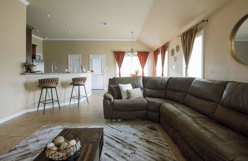 College Station House | Aggieland Escape | 5BR w/Backyard Theater + Mins to A&M