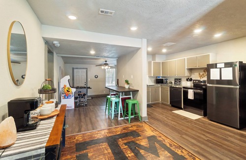 College Hills Estates House | Aggieland Gem-Minutes from Texas A&M
