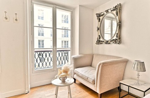 Quartier de la Porte-Saint-Denis Apartment | Agréable Appartement Proche Galerie Lafayette - II