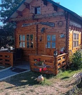 Massay Ski Chalet | Agréable chalet en bois et son extérieur